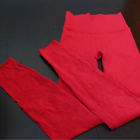 CHERRY WORKOUT SET - Picture 7 of 7